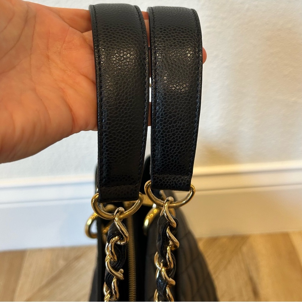 Iconic CHANEL Grand Shopping Tote in black caviar leather with gold hardware - Picture 12 of 17